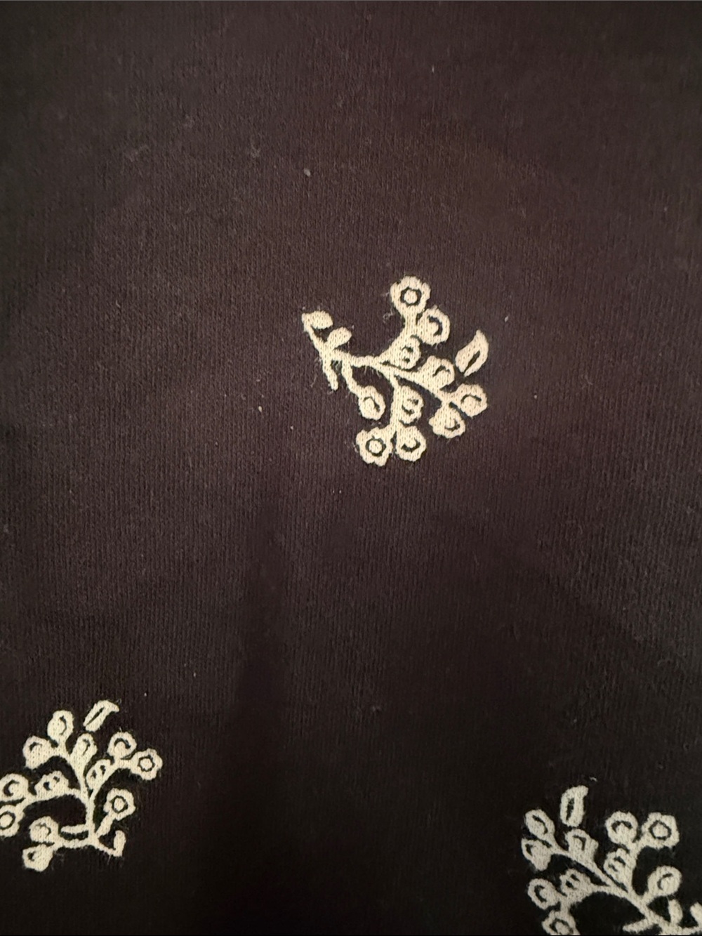 croft & barrow Black Short-Sleeve V-Neck Tee Small White Floral Motif 2X NWT - Picture 3 of 4